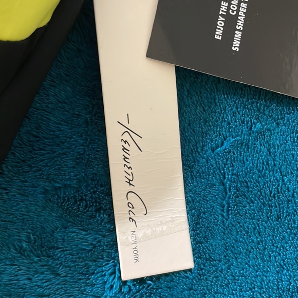 NWT Kenneth Cole Tummy Toner Black & Yellow Swimsuit Size Large - Picture 8 of 11